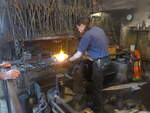 (227'562) - Der Schmide an der Arbeit am 28.
